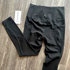 NWOT Athleta Salutation Stash Tight